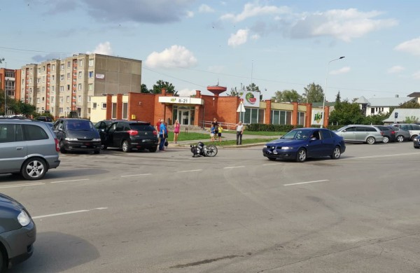Žemaitės gatvėje  - ,,Citroën " ir mopedo susidūrimas 
