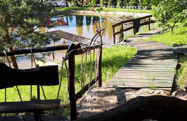 Kiekvieną dieną savo sodybą puoselėjantys vyndariai:,,norint sukurti kažką gražaus, turėti daug pinigų nėra būtina"