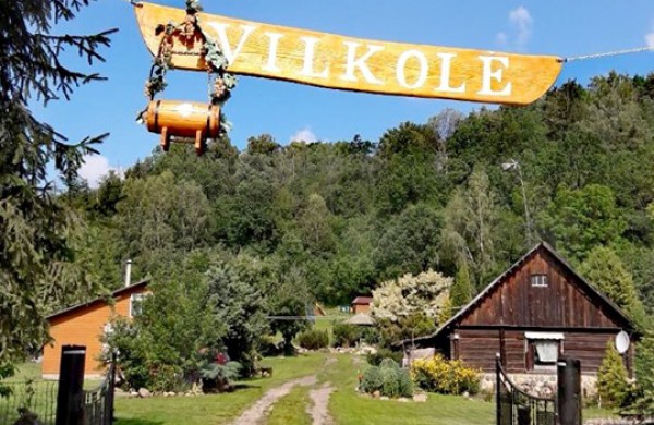 Kiekvieną dieną savo sodybą puoselėjantys vyndariai:,,norint sukurti kažką gražaus, turėti daug pinigų nėra būtina"