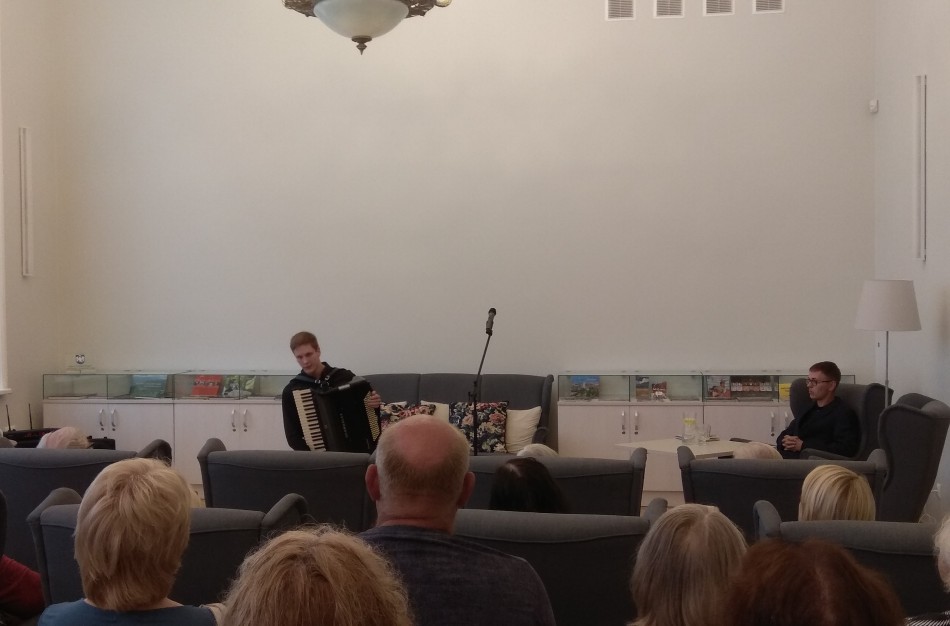 Bibliotekos dovana Jonavai - klasikinės muzikos ir poezijos popietė