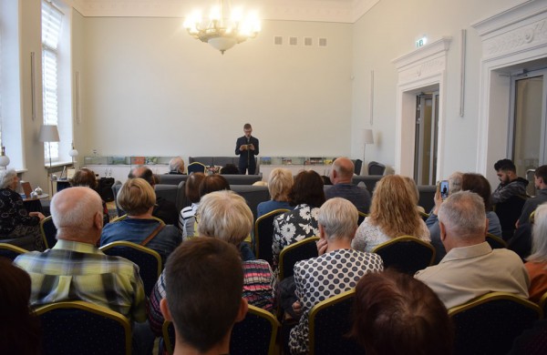 Bibliotekos dovana Jonavai - klasikinės muzikos ir poezijos popietė