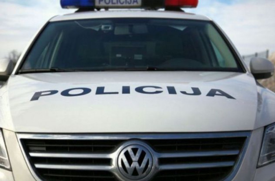 Sulaikytas girtas ir teisės vairuoti neturintis vyras: pareigūnų dėmesį patraukė automobilis be valstybinių numerių 