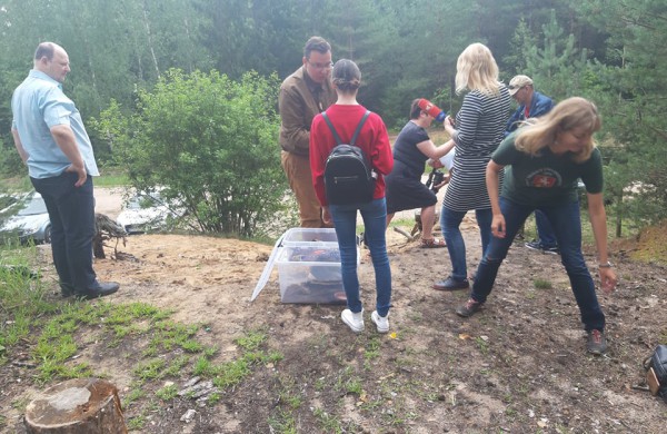 Į laisvę paleisti 22 lygiažvyniai žalčiai: ,,raudonos gyvatės“ susilaukė 19 jauniklių