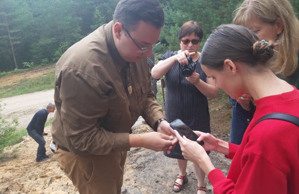 Į laisvę paleisti 22 lygiažvyniai žalčiai: ,,raudonos gyvatės“ susilaukė 19 jauniklių