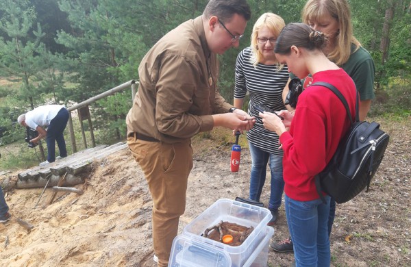 Į laisvę paleisti 22 lygiažvyniai žalčiai: ,,raudonos gyvatės“ susilaukė 19 jauniklių