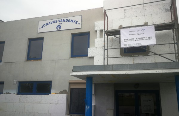 Pradėtas bendrovės „Jonavos vandenys“ pastato atnaujinimas