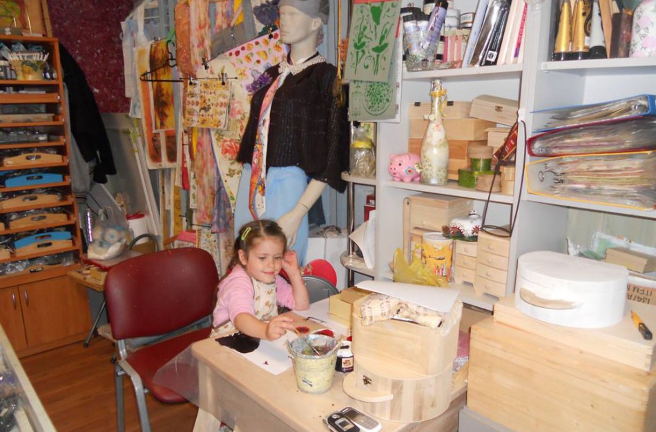 Kviečia vaikus į dekupažo ir keramikos popamokinius užsiėmimus