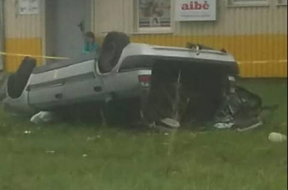 Susidūrė lengvasis automobilis ir traktorius