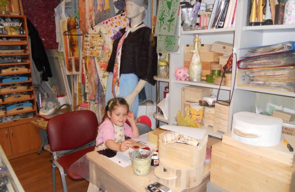 Kviečia vaikus į dekupažo ir keramikos popamokinius užsiėmimus