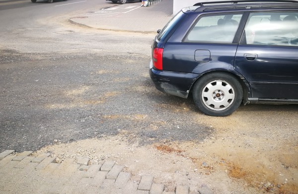 Jonavietė apie J.Basanavičiaus gatvę: Ne asfaltas, o parodija