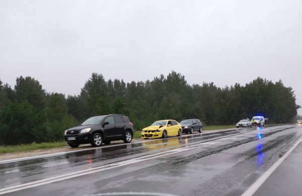 Ant tilto per Nerį susidūrė keturi automobiliai