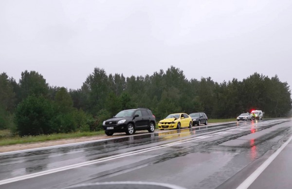 Ant tilto per Nerį susidūrė keturi automobiliai