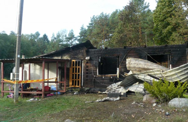 Stašėnų kaime atvira liepsna degė namas, gaisro metu namuose buvo mažametis