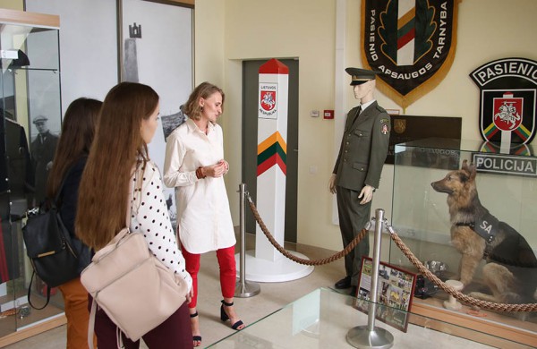 VSAT padaliniuose viešėjo projekto "Moksleiviai - į vyriausybę" dalyvės