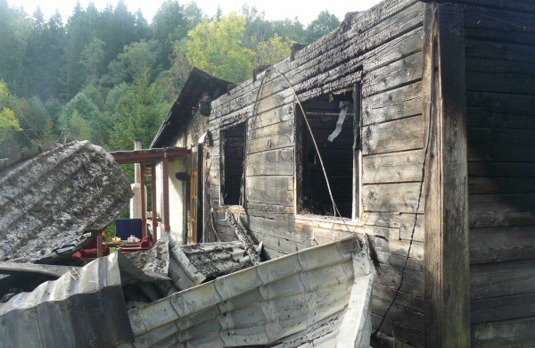 Stašėnų kaime atvira liepsna degė namas, gaisro metu namuose buvo mažametis
