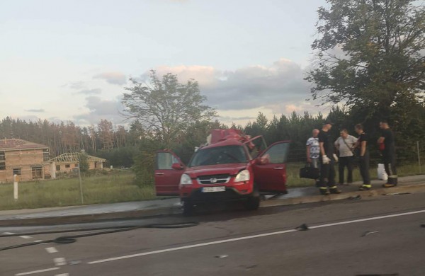 Kelyje Kaunas - Jonava susidūrė vilkikas ir ,,Honda"