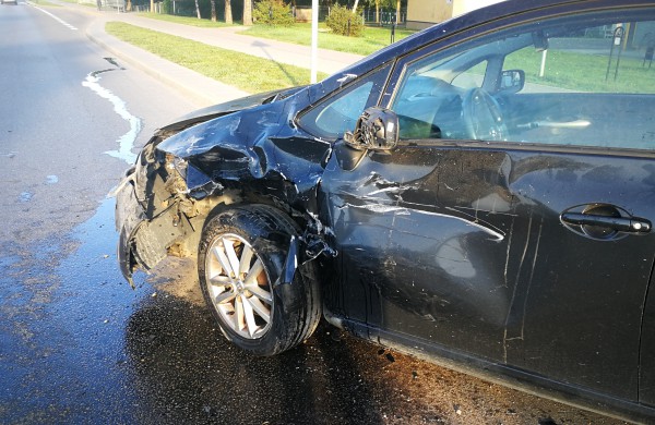 Eismo įvykio metu susidūrė mikroautobusas ir lengvasis automobilis