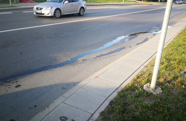 Eismo įvykio metu susidūrė mikroautobusas ir lengvasis automobilis