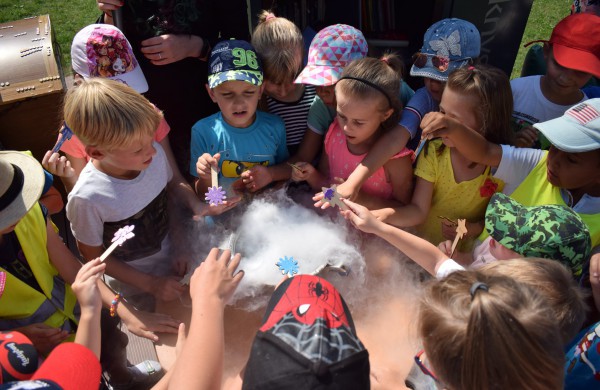 Jonavos viešosios bibliotekos Knygų terasoje – skaitymų ciklas „Vasara su knyga“