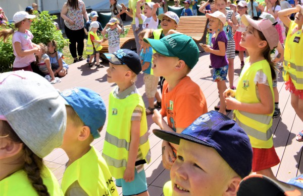 Jonavos viešosios bibliotekos Knygų terasoje – skaitymų ciklas „Vasara su knyga“