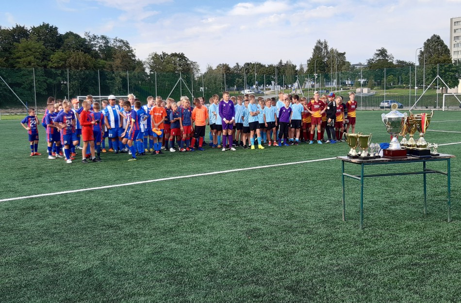 Tarptautiniame berniukų futbolo turnyre tradiciškai pagerbtas nusipelnęs Lietuvos treneris J. Labutis