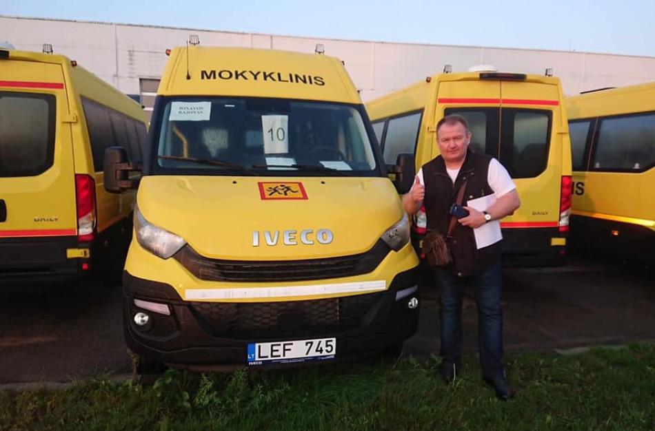 Mokykloms perduoti geltonieji autobusiukai - vienas jų skirtas Jonavai 