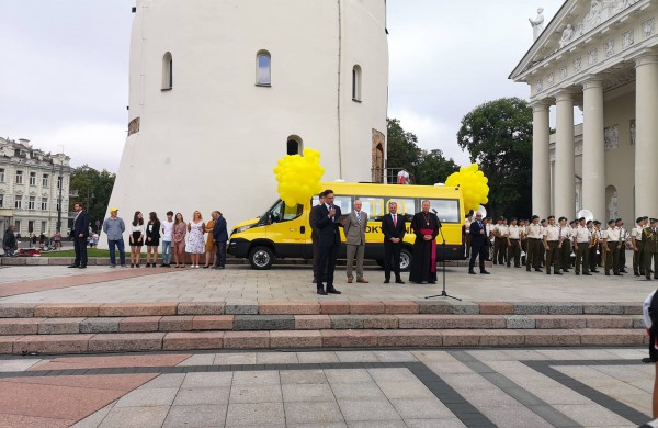 Mokykloms perduoti geltonieji autobusiukai - vienas jų skirtas Jonavai 