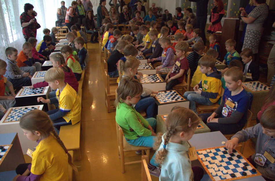 Alytaus miesto taurėje – sėkmingas Jonavos jaunųjų šaškininkų žaidimas