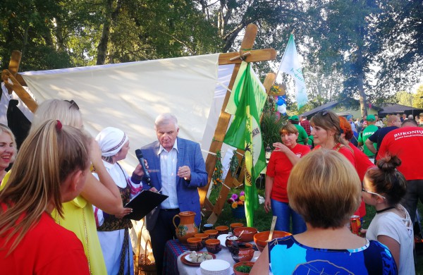 Cepelinų virimo čempionate ant laužo išvirta net 370 cepelinų