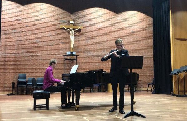 Jonavos meno mokyklos ugdytinio gebėjimai įvertinti pasaulinio lygio kursuose