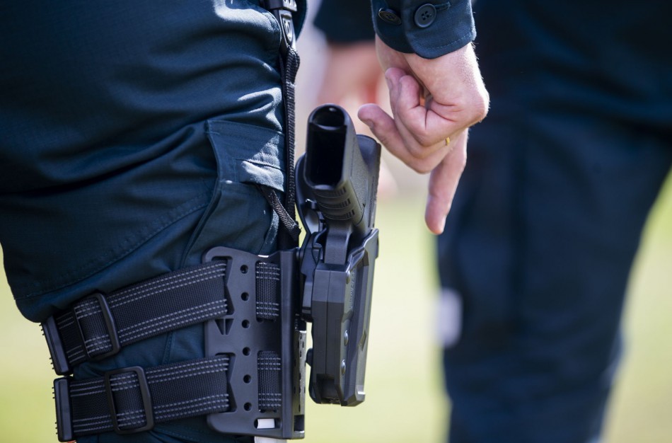 Pas neblaivų vyriškį rastas ir paimtas nelegaliai laikomas dujinis pistoletas