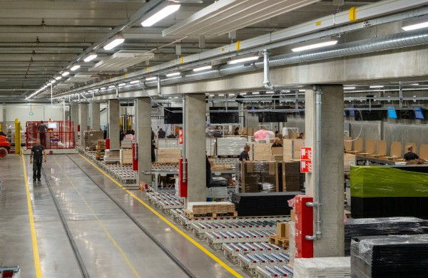 Naujai pastatytoje „Fredos“ gamykloje krizė negresia – atlyginimai viršija 1000 eurų