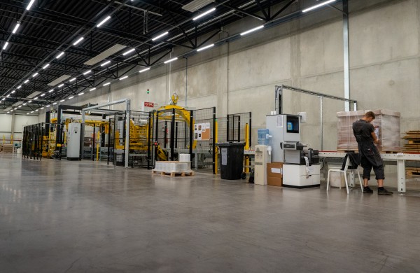 Naujai pastatytoje „Fredos“ gamykloje krizė negresia – atlyginimai viršija 1000 eurų