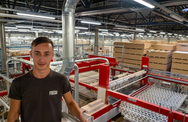 Naujai pastatytoje „Fredos“ gamykloje krizė negresia – atlyginimai viršija 1000 eurų