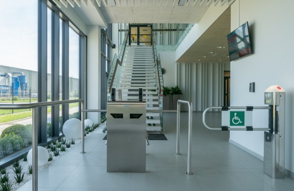 Naujai pastatytoje „Fredos“ gamykloje krizė negresia – atlyginimai viršija 1000 eurų