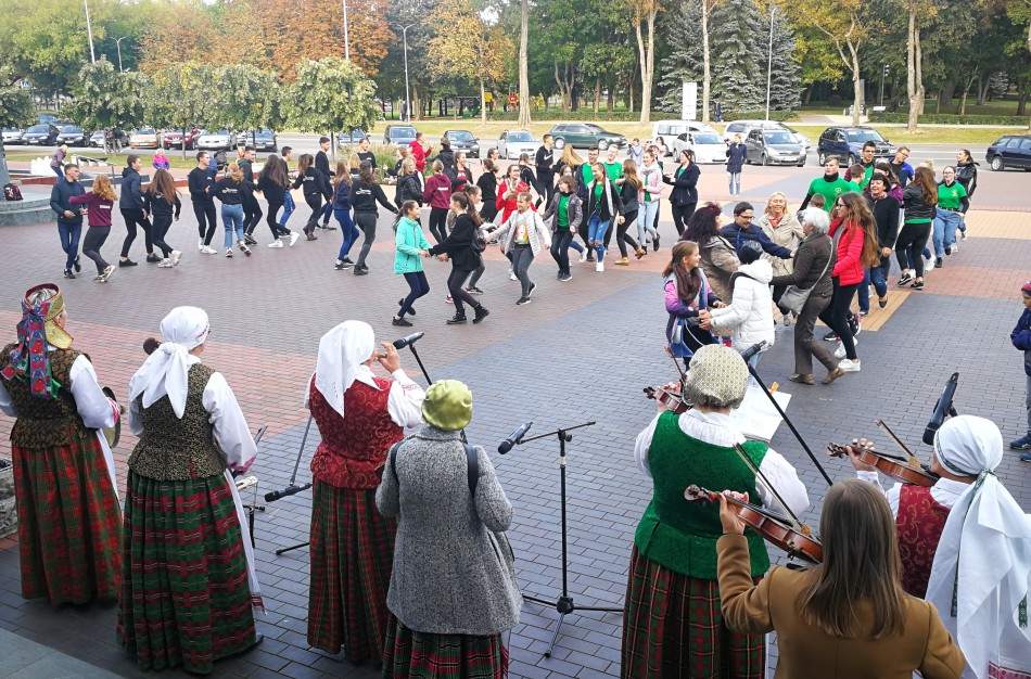 Jonaviečiai prisijungė prie akcijos „Visa Lietuva šoka”