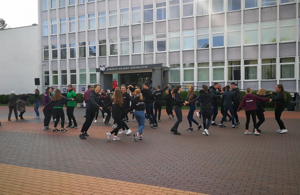 Jonaviečiai prisijungė prie akcijos „Visa Lietuva šoka”