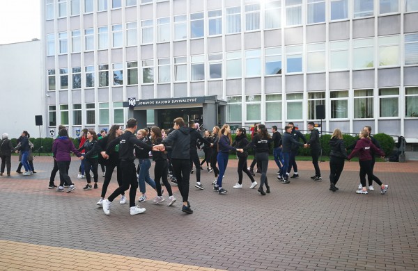 Jonaviečiai prisijungė prie akcijos „Visa Lietuva šoka”