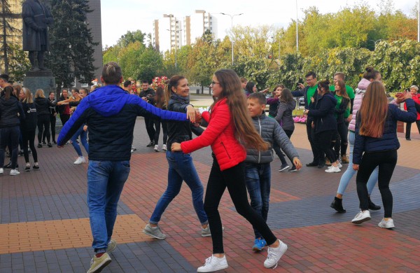 Jonaviečiai prisijungė prie akcijos „Visa Lietuva šoka”