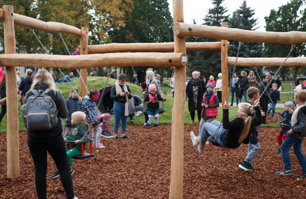 Ramybės skvere atidaryta nauja žaidimų aikštelė