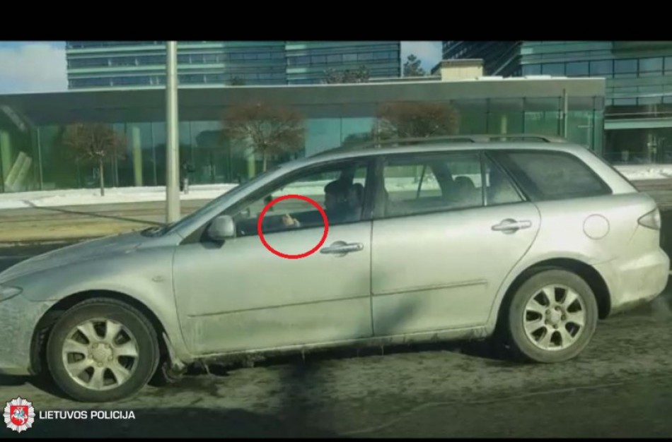 Su vairavimu nesusijusi veikla kelia grėsmę eismo saugumui