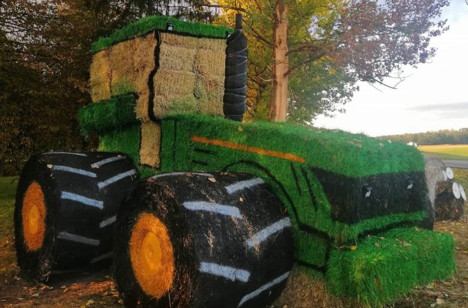 Juškonių kaimo gyventojų bei svečių akis džiugina neįprastas statinys