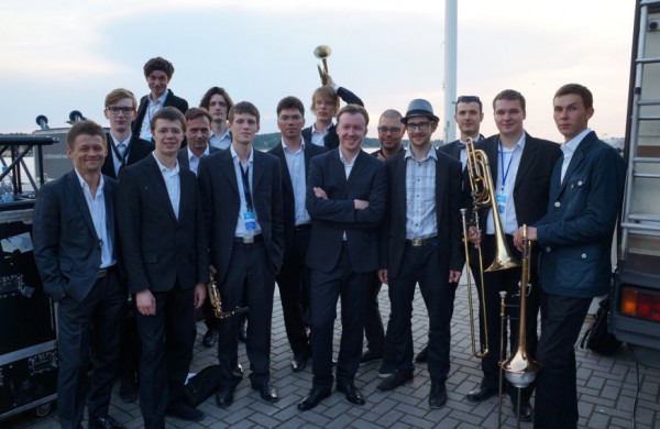 Meno forumo „Homo ludens“ „vinis“ – Neda, džiazo orkestras, pasaulinio lygio arfos atlikėja