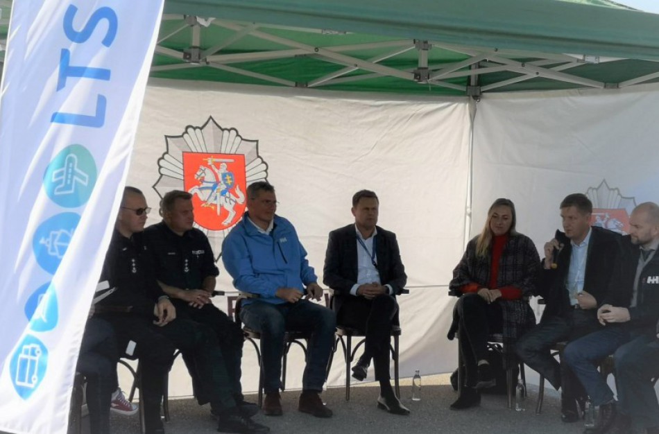 Greitis kelyje. Ieškome atsakymų, kodėl mėgstame jį viršyti