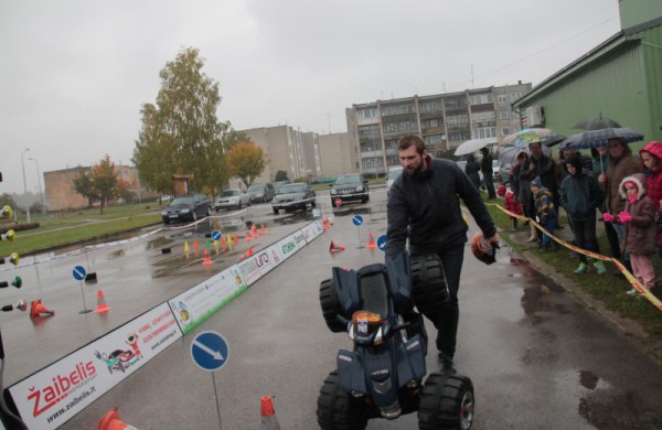 Rudeninis lietus nesutrukdė sužinoti, kas yra greičiausi ir aistringiausi mažieji lenktynininkai