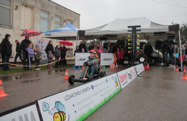 Rudeninis lietus nesutrukdė sužinoti, kas yra greičiausi ir aistringiausi mažieji lenktynininkai