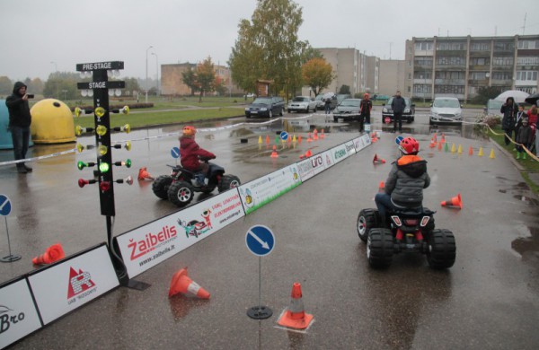 Rudeninis lietus nesutrukdė sužinoti, kas yra greičiausi ir aistringiausi mažieji lenktynininkai
