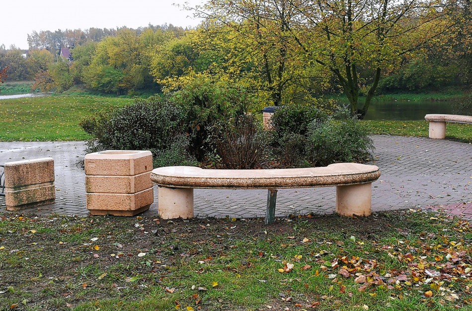 Panerių g. bus statomas naujas suolelis bei išieškoma padaryta žala