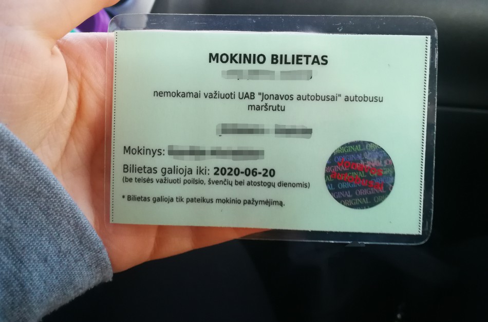 Pirmokų tėvai: „Kodėl mokinio pažymėjimai daromi mėnesį, o tėvai turi mokėti pilną bilieto kainą?"
