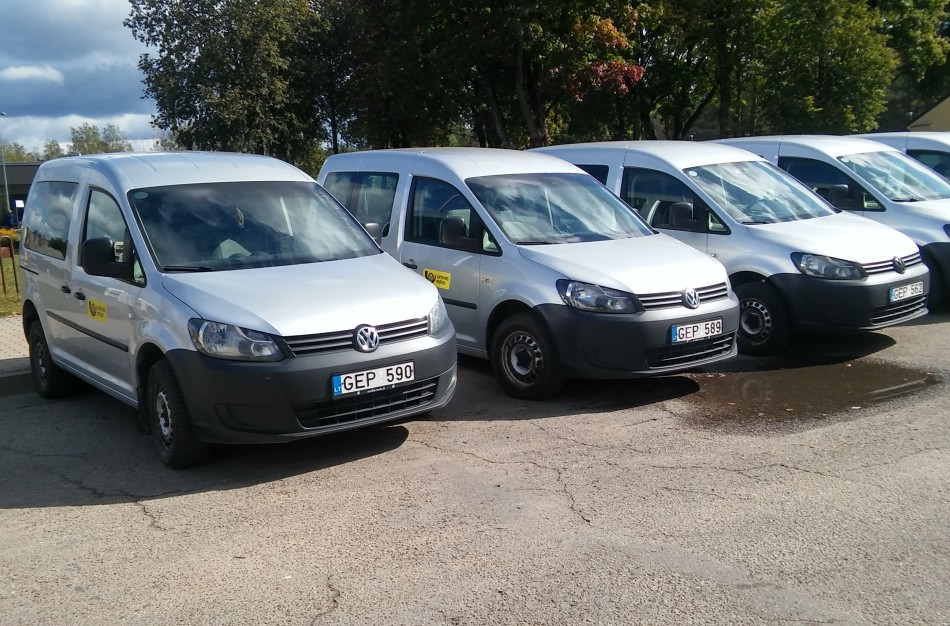 Tarnybiniai automobiliai pasiekia mobilius laiškininkus – transportas numatytas ir Jonavai
